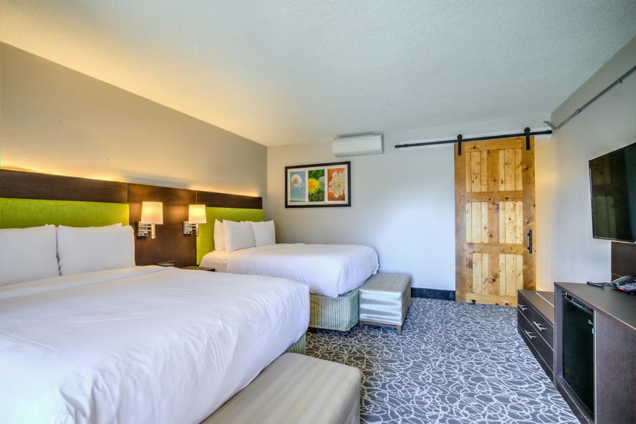Queen Room with Two Queen Beds - Accessible/Non-Smoking