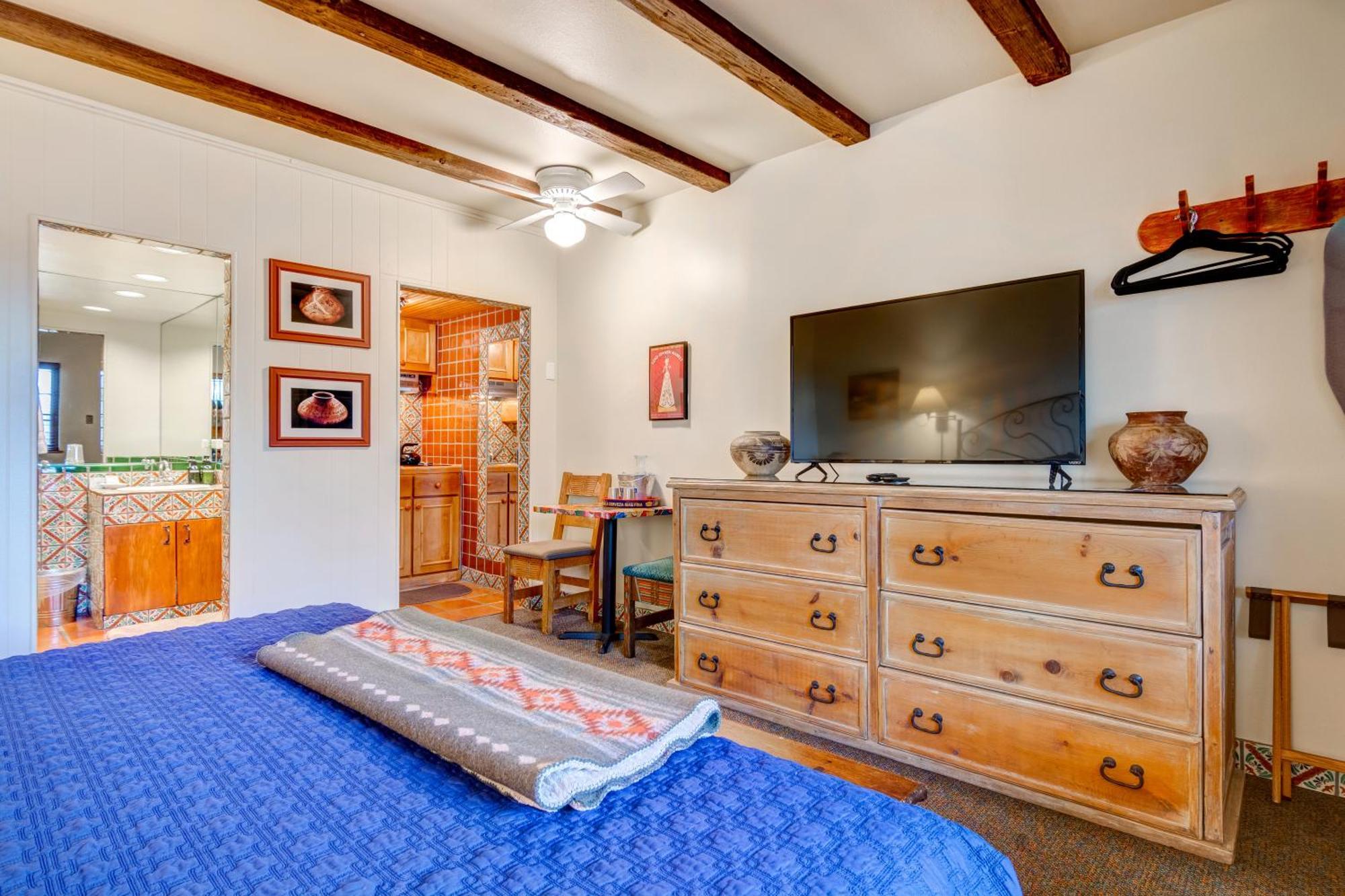 Standard King Room - Not Pet Friendly,1709478850:JPEG