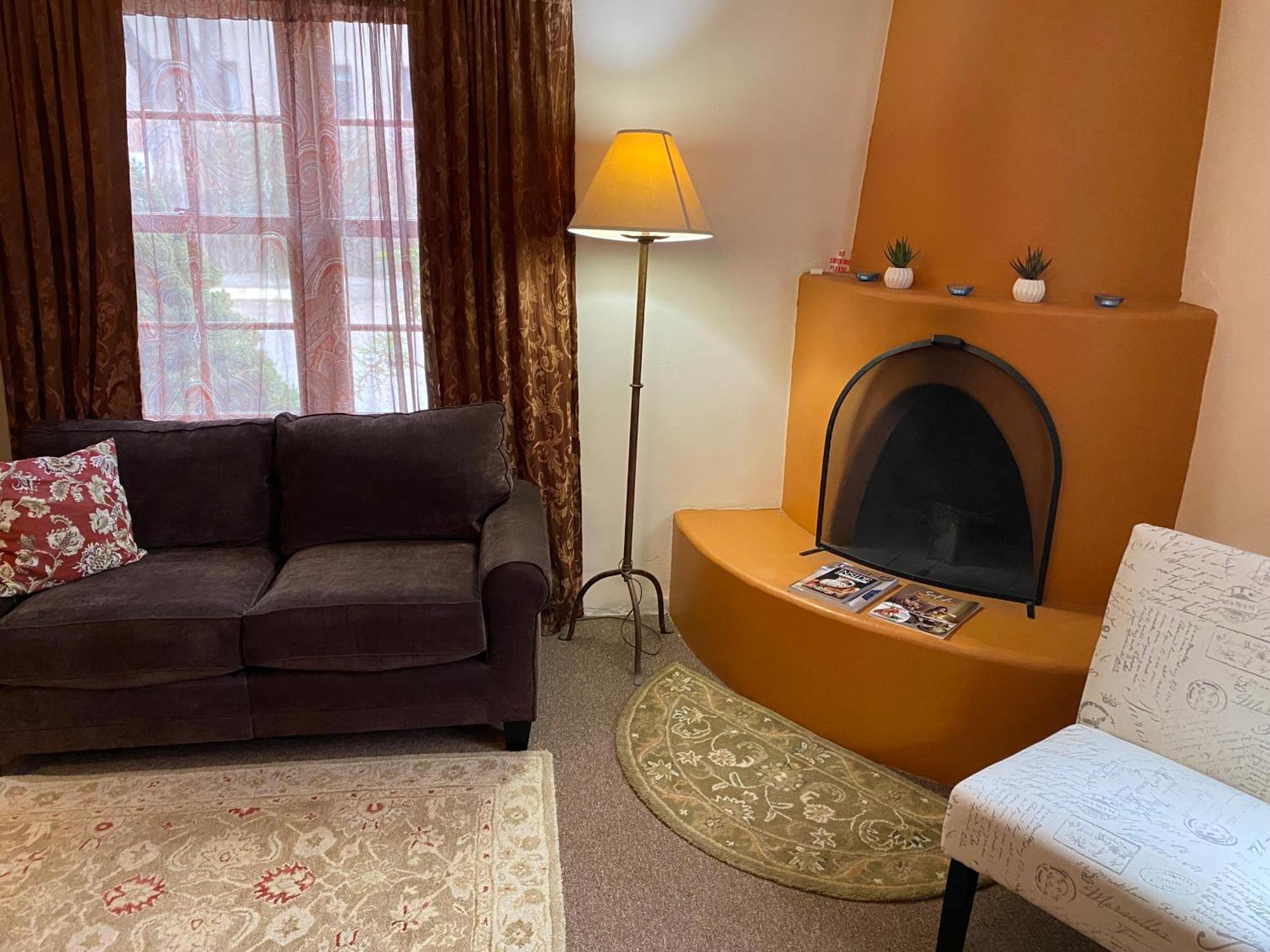 Deluxe King Room,1661126245:JPEG