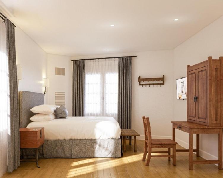 Deluxe Queen Suite