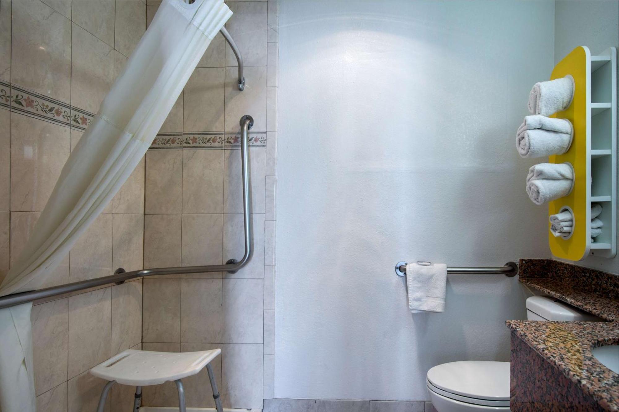 Quadruple Room Disability Access,701473981:JPEG