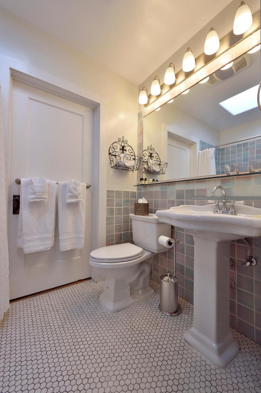 Deluxe King Suite,728509255:JPEG