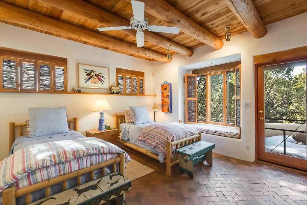 Foothills Retreat- Patios, Rooftop Deck, Quiet, 2Br-1