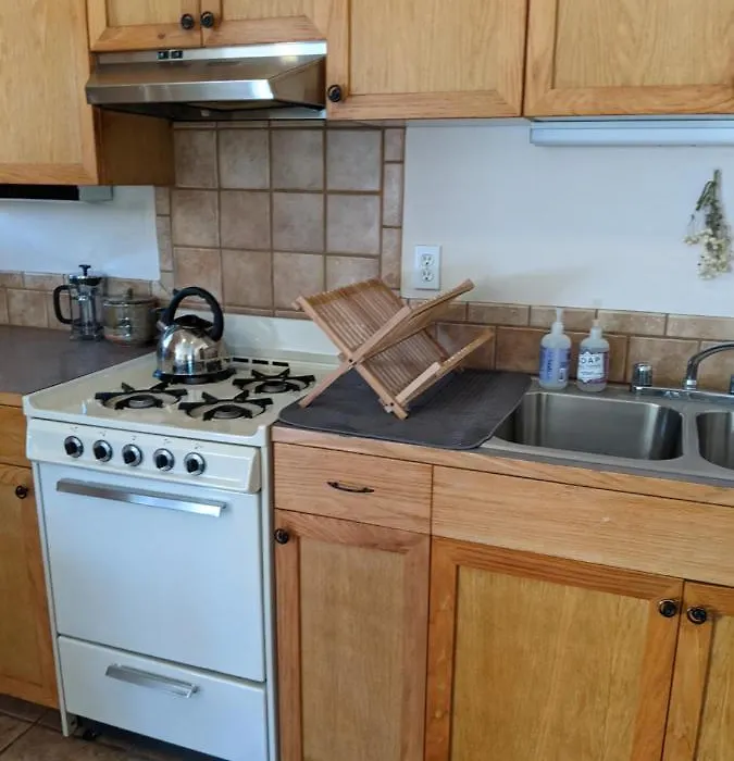 Studio Apartment 15 Minute Walk To Plaza-1