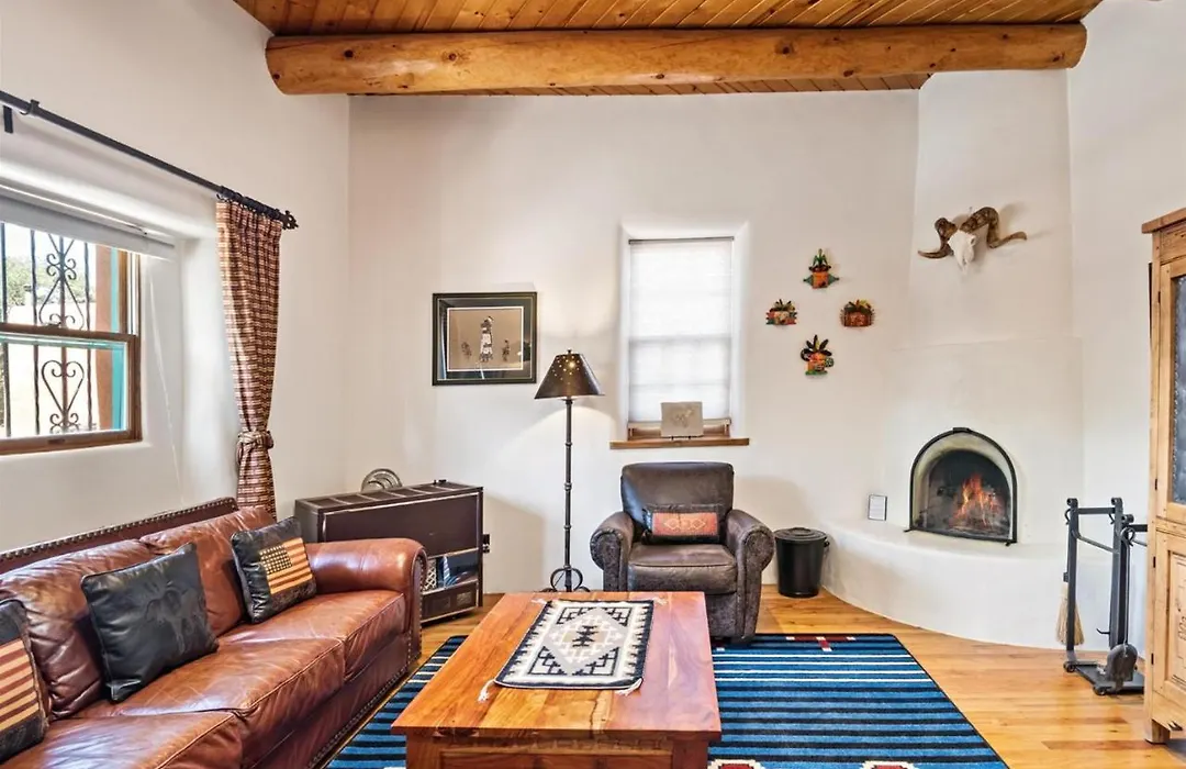 Amor - Historic Adobe, Amazing Location-1