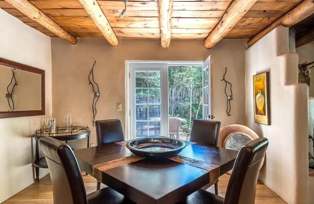 La Luz - Hot Tub, Kiva Fireplace, Walk Everywhere-1