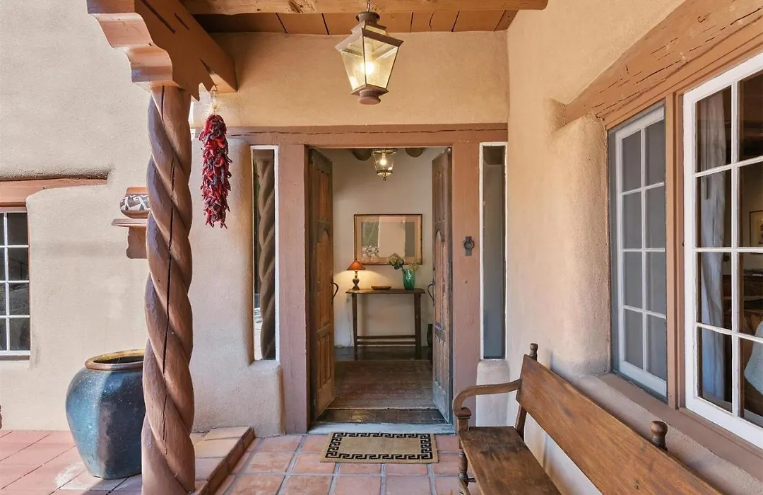 Garcia Street Adobe Three-Bedroom Holiday Home-1