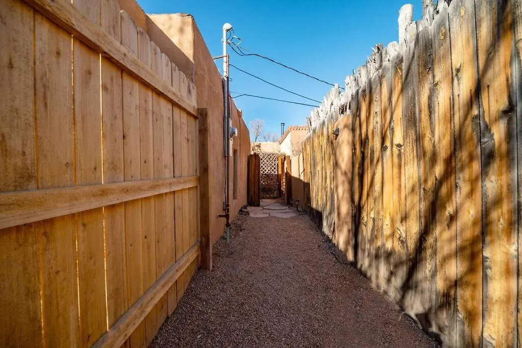 Casita Gomez- Patio, Studio, Railyard District-1