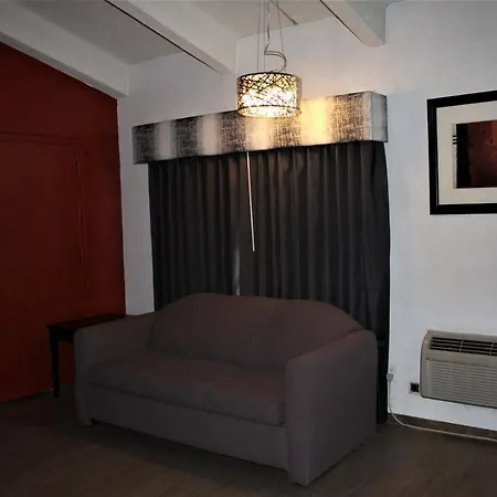 Lamplighter Inn-3