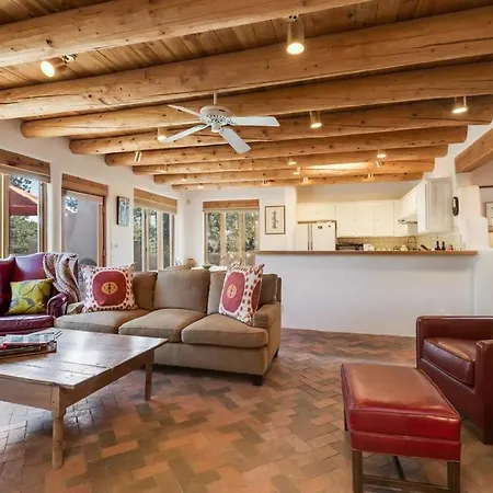 Foothills Retreat- Patios, Rooftop Deck, Quiet, 2Br-2