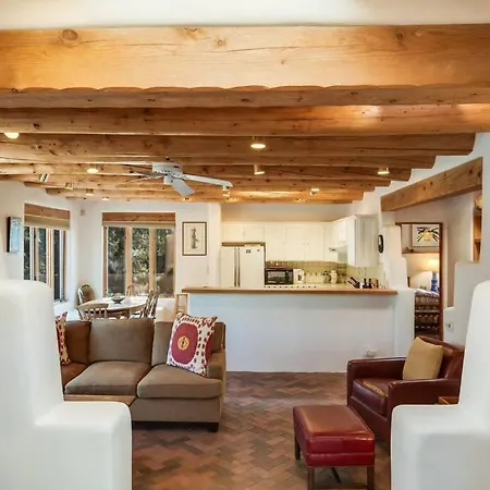 Foothills Retreat- Patios, Rooftop Deck, Quiet, 2Br-3