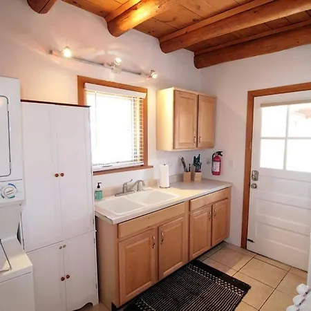 Galisteo Getaway - Courtyard - Near Railyard-2