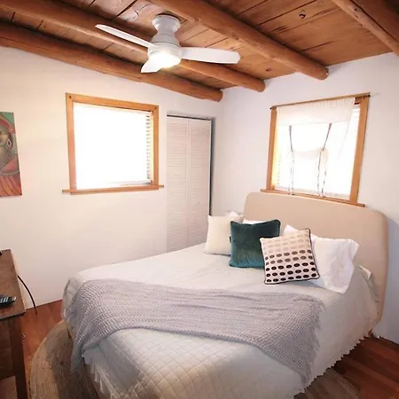 Galisteo Getaway - Courtyard - Near Railyard-3