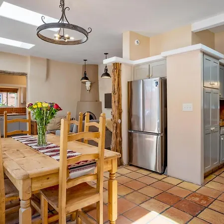 Close To The Plaza, Restaurants, Museums. 4Bd 4Ba 2 Kings 2 Queens-3