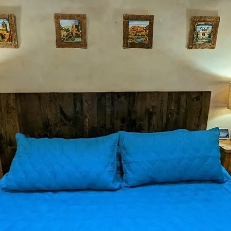 Santa Fe Oasis: Cozy Retreat with Hot Tub Near Town Square-3
