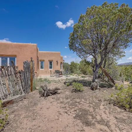 'Casa Al Reves' Pueblo-Style House With Views!-2