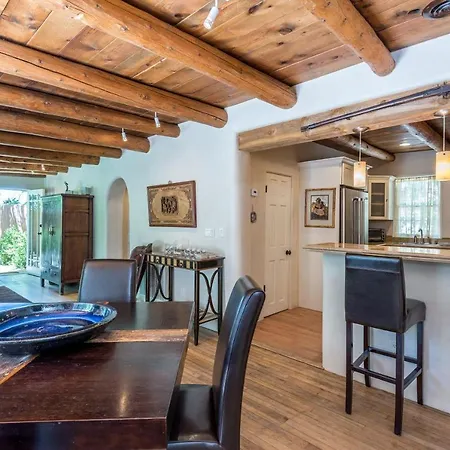 La Luz - Hot Tub, Kiva Fireplace, Walk Everywhere-3