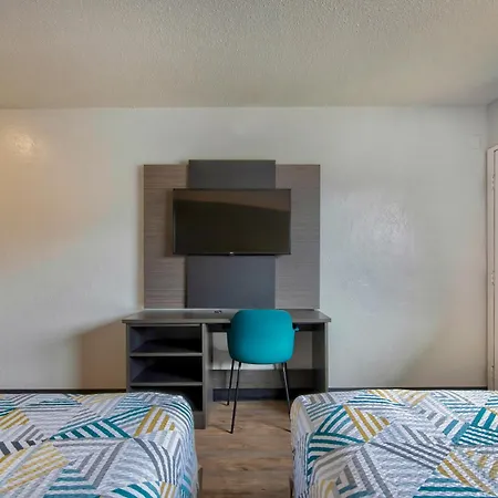 Motel 6 Santa Fe-3