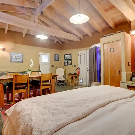 Centrally Located Santa Fe Studio Near Town!-2