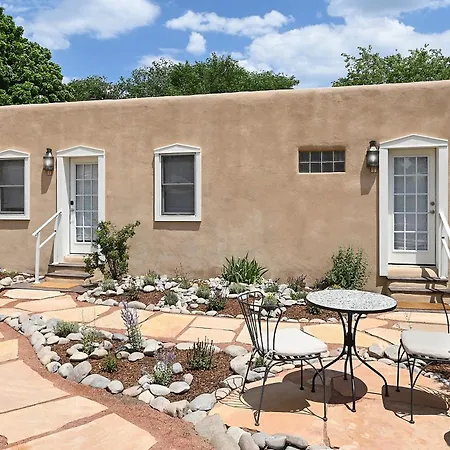 Dos Hermanas Casita 2 Downtown Courtyard-2