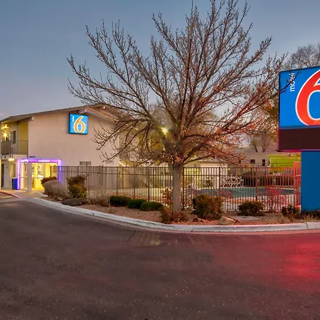 Motel 6 Santa Fe-2