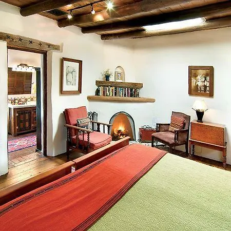 Garcia Street Adobe Three-Bedroom Holiday Home-3