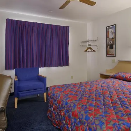 Red Roof Inn Santa Fe-3