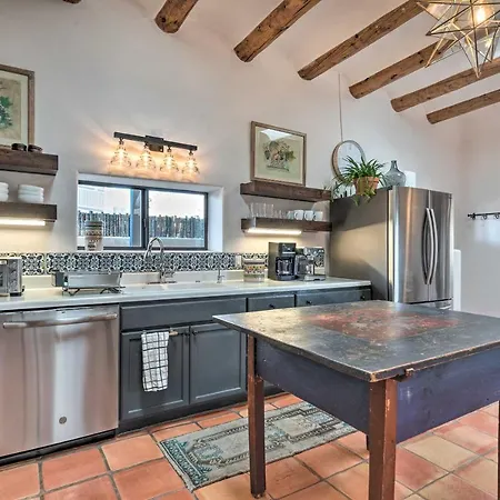 Walk To Santa Fe Plaza & Shops! Adobe Gem W/ Patio-2
