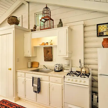 Charming Santa Fe Studio Cabin With Patio And Yard!-3