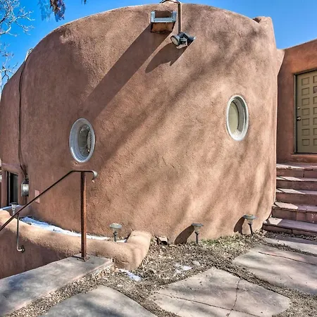 Chic Adobe-Style Bungalow In Historic Santa Fe!-2